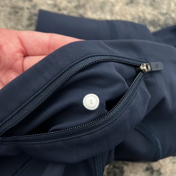 Navy blue lululemon leggings 28 length - Picture 5 of 5